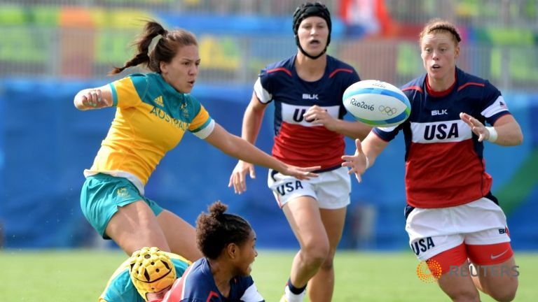 The ball pops free during a rugby sevens match between USA and Australia at Deodoro Stadium in the Rio 2016 Summer Olympics. Photo: channelnewsasia.com