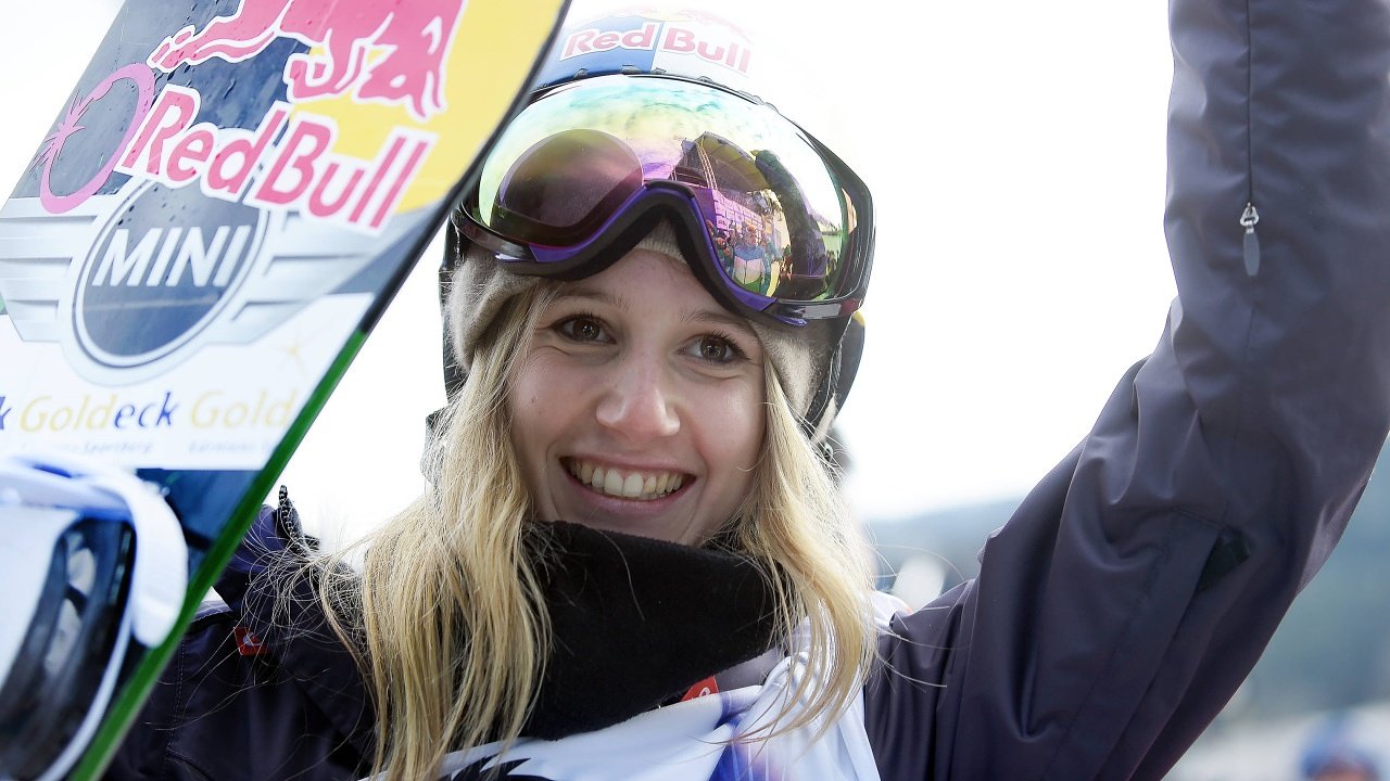 Gasser Tops Women’s Slopestyle Qualification at FIS Snowboard World Cup in Laax