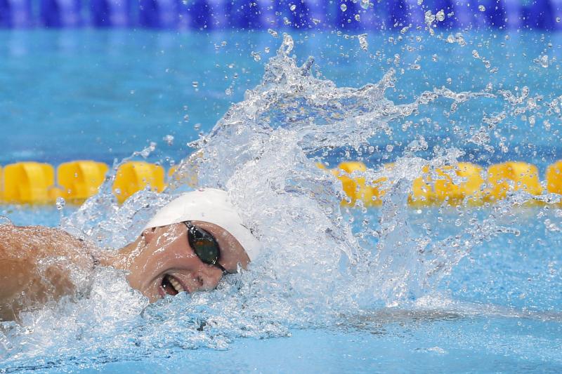 Ledecky Dazzles, Sun Shines to Win 400 Meter Freestyle World Titles