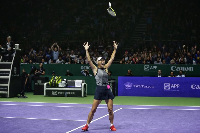 Wozniacki Beats Williams to Win WTA Finals in Singapore