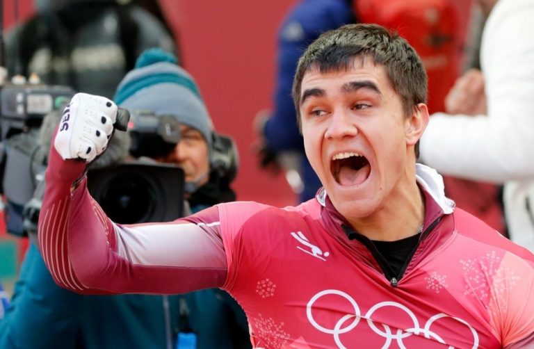 Russian Skeleton Silver Medalist Dedicates Race to Banned Teammates